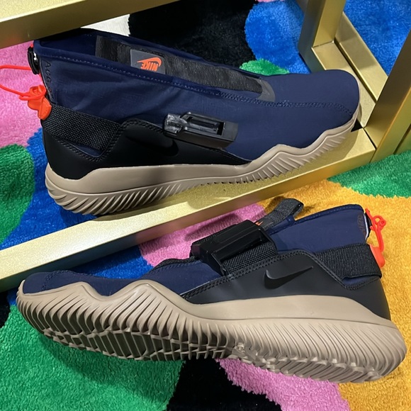 Gently used Nike for men blue and orange ACG worn twice and well maintained - Picture 5 of 8